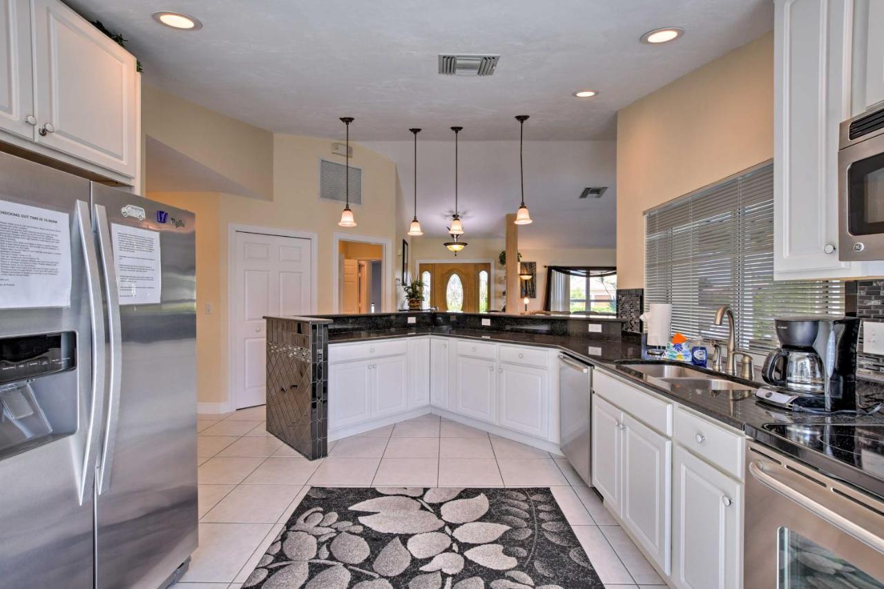 Canalfront Home With Private Saltwater Pool! جزيرة ماركو المظهر الخارجي الصورة